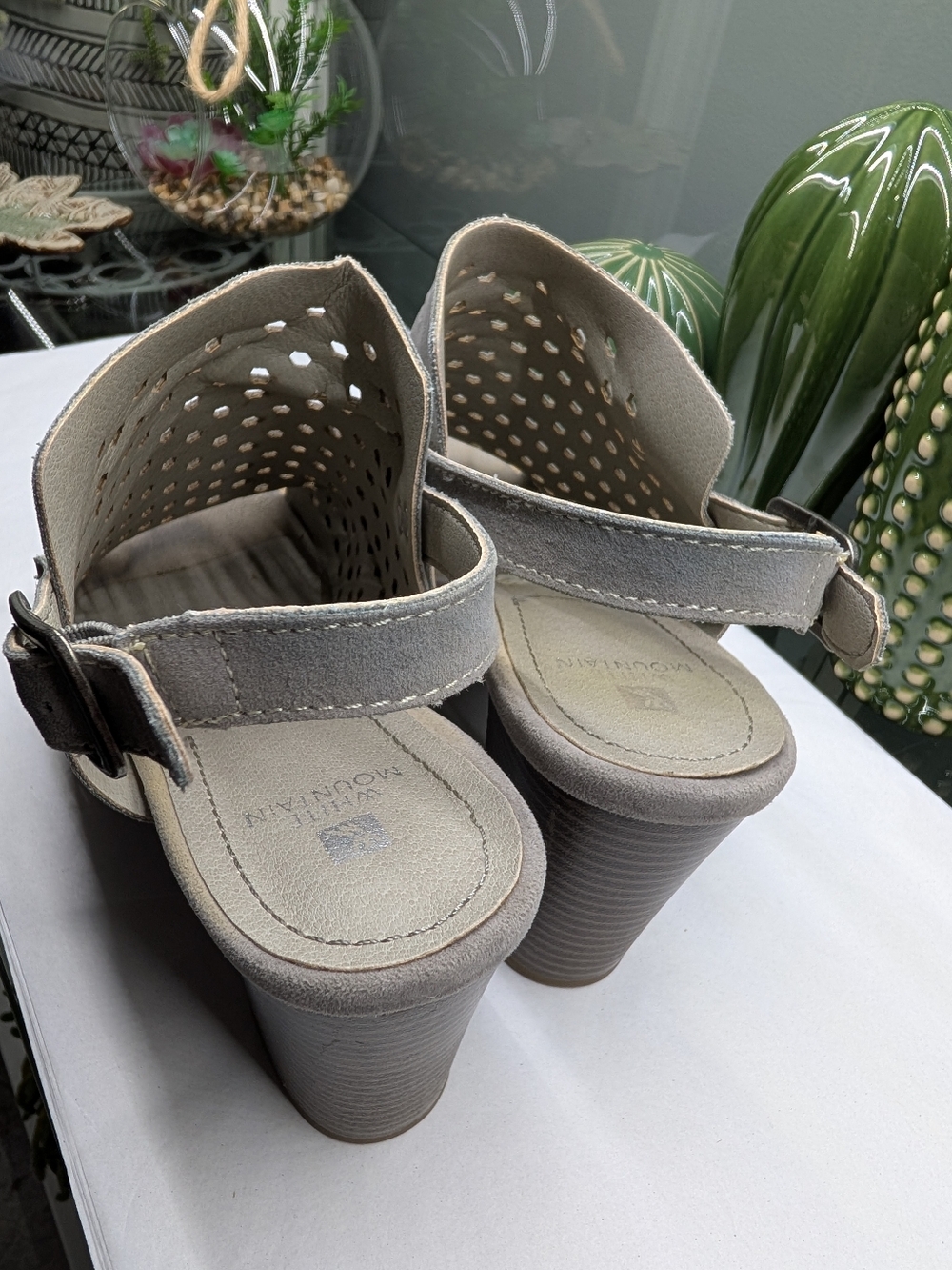 White Mountain Women's Gray Perforated Slingback Sandals Size 10 - Picture 2 of 4